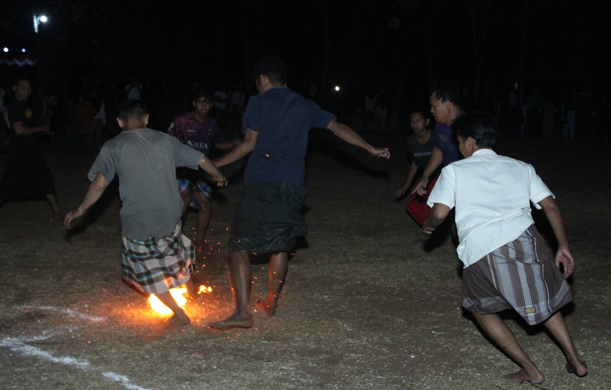 Turnamen Sepak Bola Api di Kuningan Seru dan Menantang, Digelar Oleh GP Ansor 