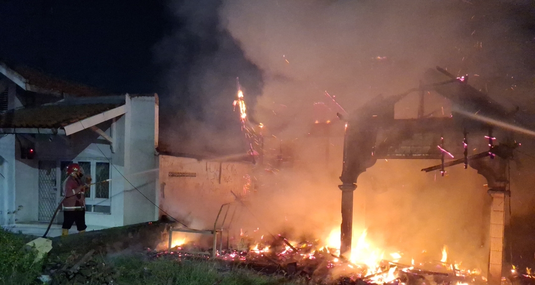 Diduga Dipicu ODGJ, Rumah di Tegalgubug Cirebon Terbakar, Kerugian Capai Puluhan Juta