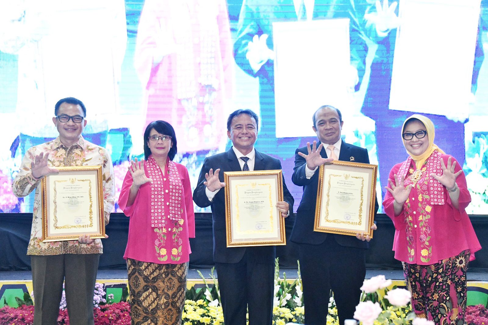 15.000 Peserta Sekolah Perempuan Jawa Barat Diwisuda 