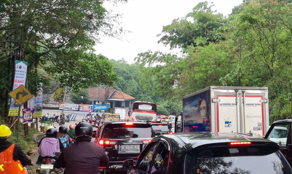 Kemacetan Jadi Berkah bagi Pedagang Kopi Keliling Ini, Raup Cuan di Tengah Arus Mudik Lebaran