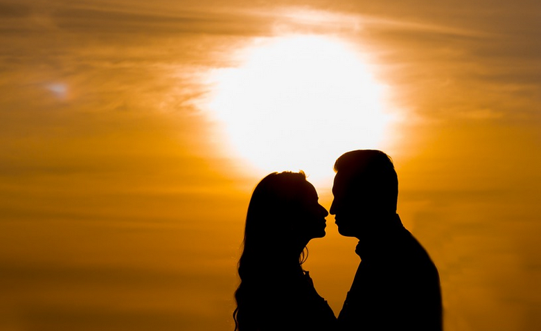 6 Alasan Kenapa Wanita Bisa Jatuh Cinta dengan Pria yang Sudah Menikah