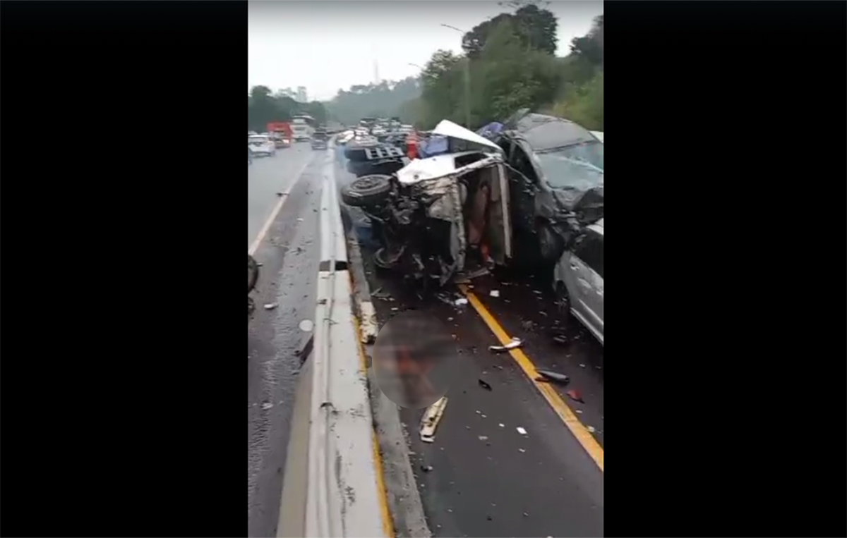 NGERI, Korban Kecelakaan Beruntun Tol Purbaluenyi Tergeletak di Jalan, Ada yang Terjepit Kendaraan