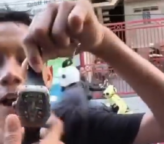 Rumah Ahmad Saroni Dijarah, Warga Ada yang Dapat Jam Tangan Mewah Seharga Rp 11, 7 Miliar