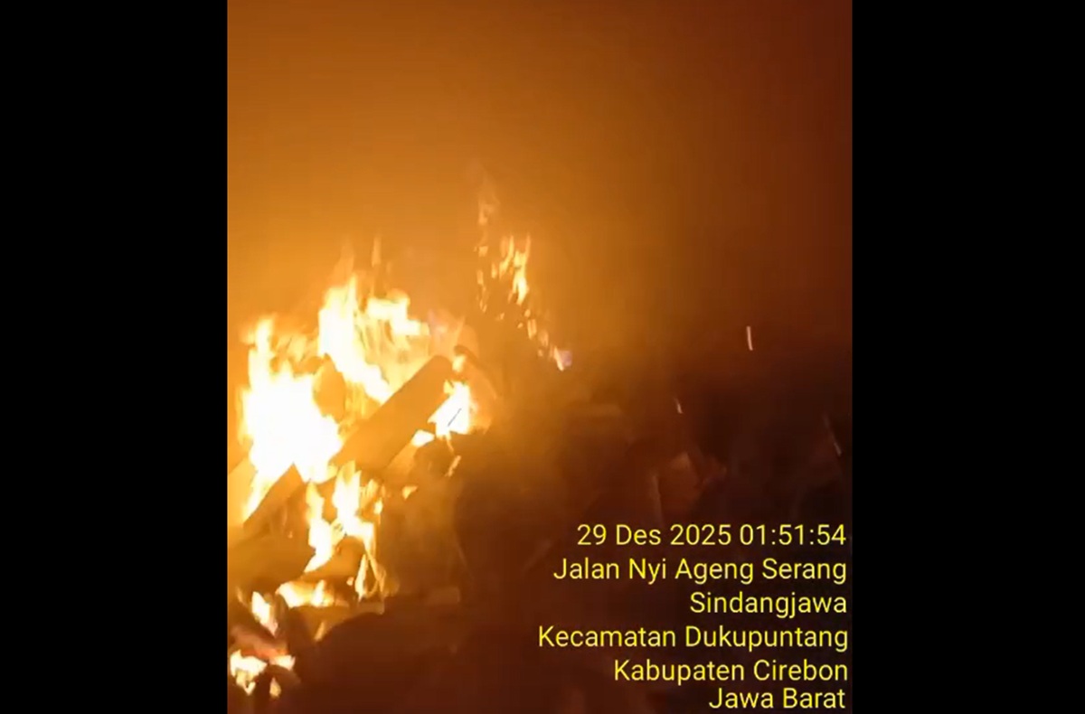 Kebakaran Dini Hari Gegerkan Warga Sindangjawa, 1 Rumah Nyaris Ludes