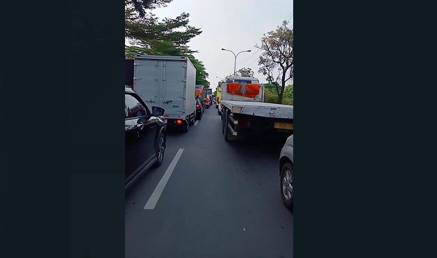 INFO JALUR MUDIK, Jalan Brigjen Darsono Bypass Kota Cirebon Macet Parah setelah One Way Diberlakukan 