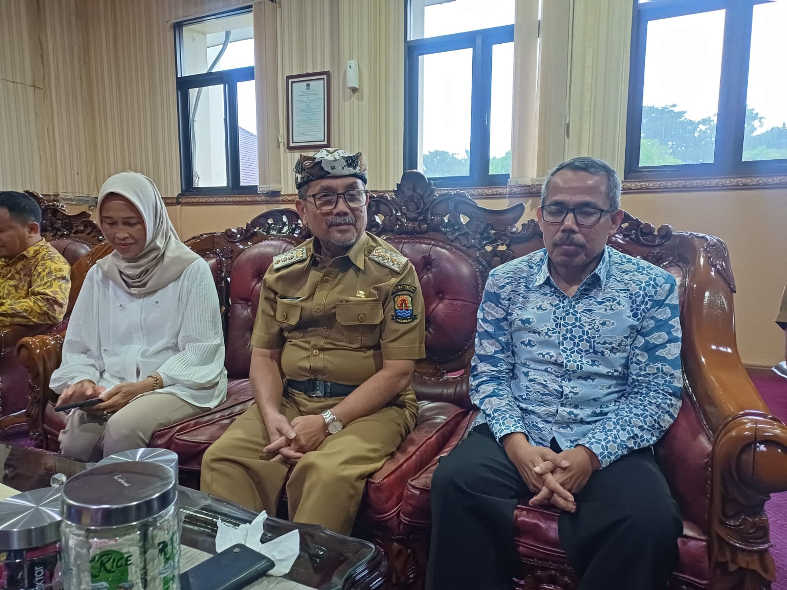 BPR Bank Cirebon Dibekukan OJK, Bupati Pastikan BCJ dan BKC Tetap Sehat