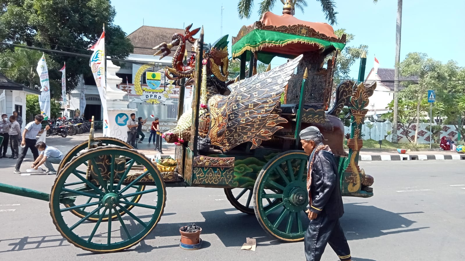 Kirab Ziarah Makam Sunan Gunung Jati, Jl Siliwangi Sudah Ditutup