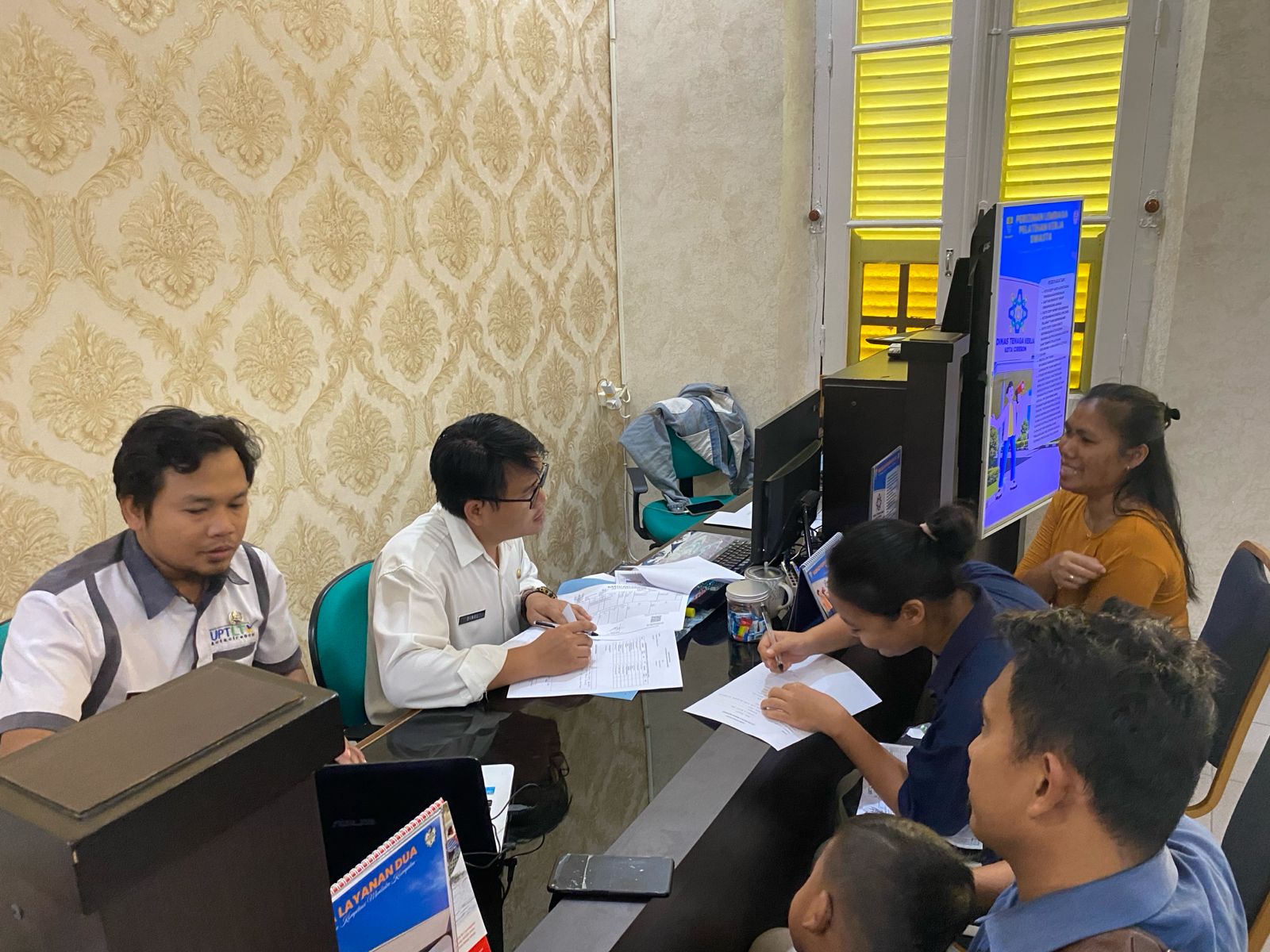 Dolar Tembus Tinggi, Pekerja Migran Asal Cirebon Raup Keuntungan Lebih Besar