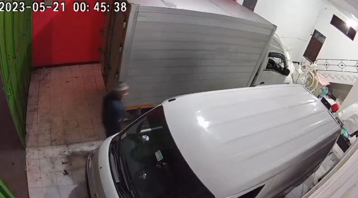 Diduga Pencurian di Drajat Kota Cirebon, Mobil GrandMax Putih Lenyap, Terduga Pelaku Terekam CCTV