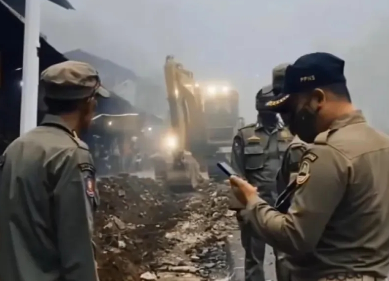 Bangunan Liar Kawasan Cagak Subang Kembali Ditertibkan oleh Satpol PP Jabar