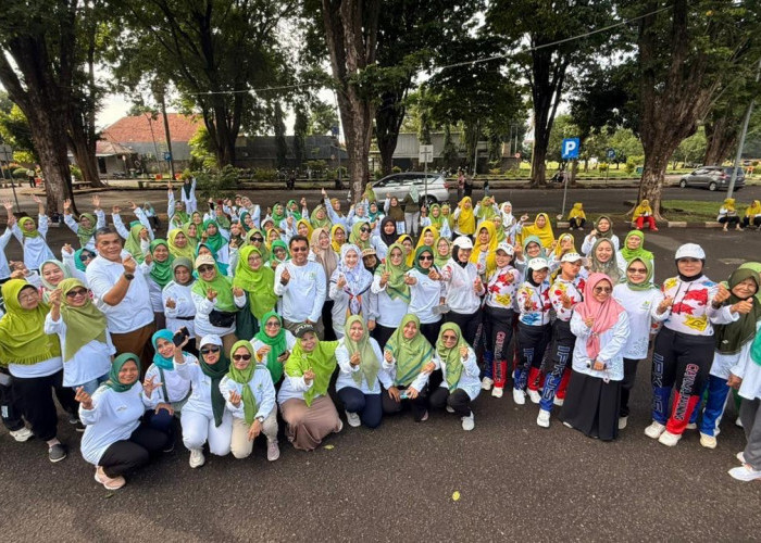 Senam Bersama, Siti Farida Ajak Ibu-Ibu Jaga Lingkungan Cegah Banjir dan Penyakit