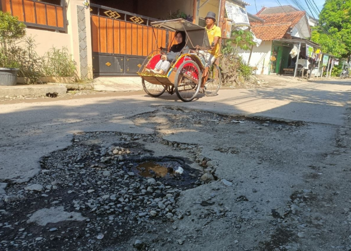 Jalan Rusak di Kota Cirebon: Bertahun-tahun Belum Diperbaiki, DPRD Ungkap Kendala