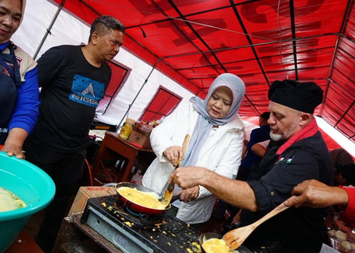 Chef Asal Prancis Turun ke Dapur Umum, Begini Penanganan Pengungsi Pasirlangu