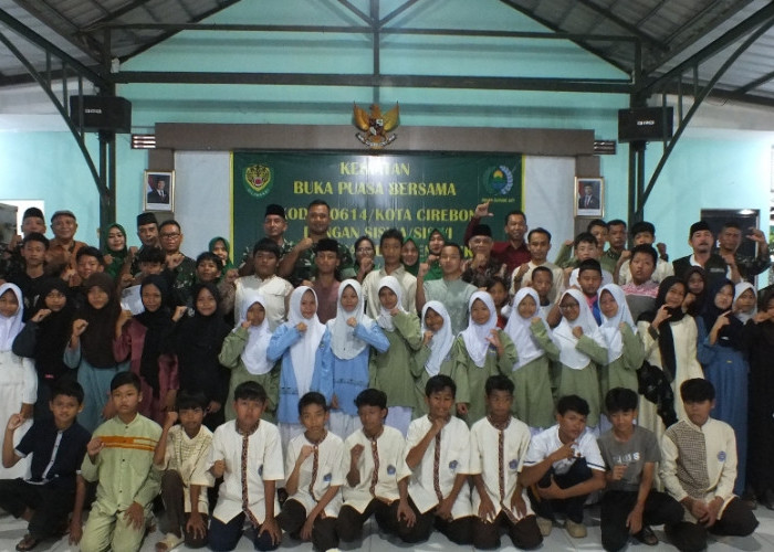 Kodim 0614 Kota Cirebon dan Persit Berbagi Takjil, Libatkan Pelajar dan Komunitas