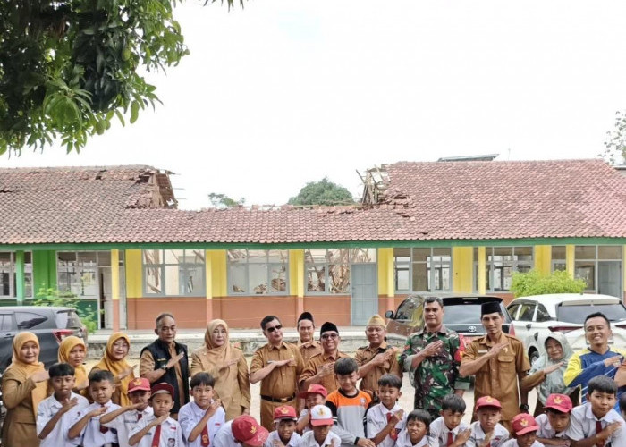 SDN 3 Cihirup Kuningan Ambruk, Wabup Tuti Minta Inspektorat Periksa Konstruksi
