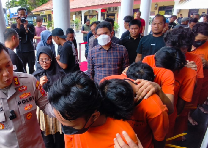 Polisi Bongkar Jaringan Narkoba di Cirebon, 15 Tersangka Diciduk, 24.100 Butir Obat Keras Disita