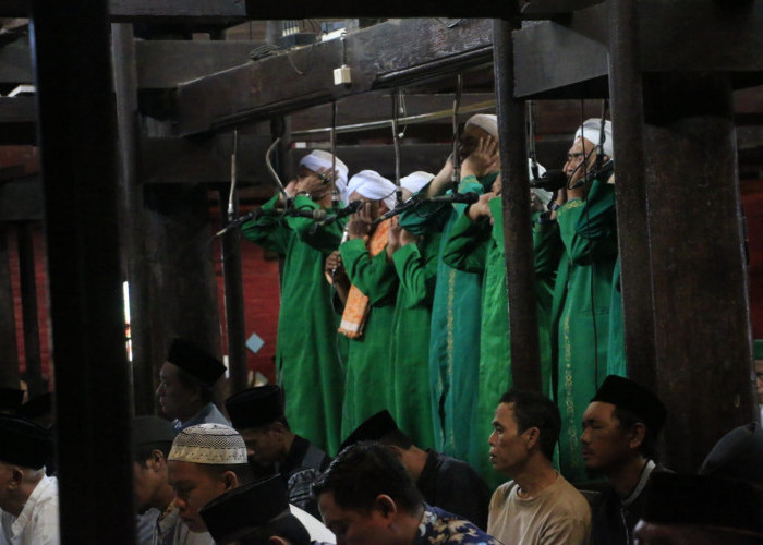 Tradisi Azan Pitu di Masjid Agung Sang Cipta Rasa Cirebon, Warisan Spiritual Sejak Abad ke-15