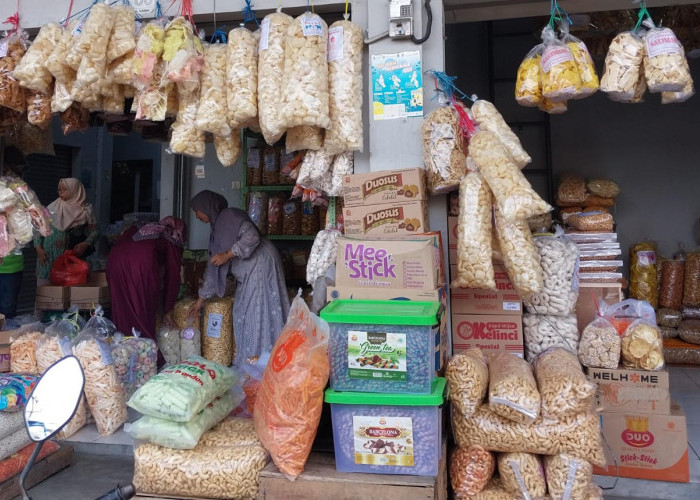 Pedagang Pasar Kue Keluhkan Retribusi dan Uang Sampah Naik