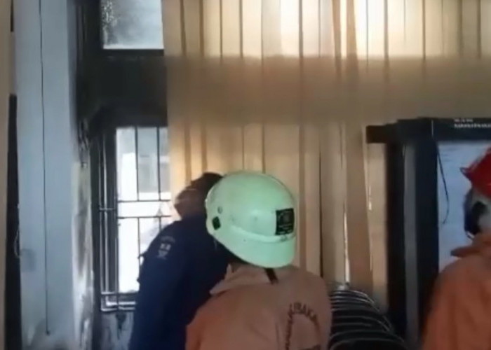 Aula Kantor Kecamatan Kejaksan Cirebon Nyaris Kebakaran, Api Merambat di Kabel