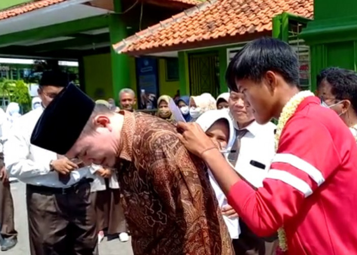 Rizdjar Nurviat Subagja Pulang Kampung, Mampir ke SD Islam Al Azhar 3 Cirebon