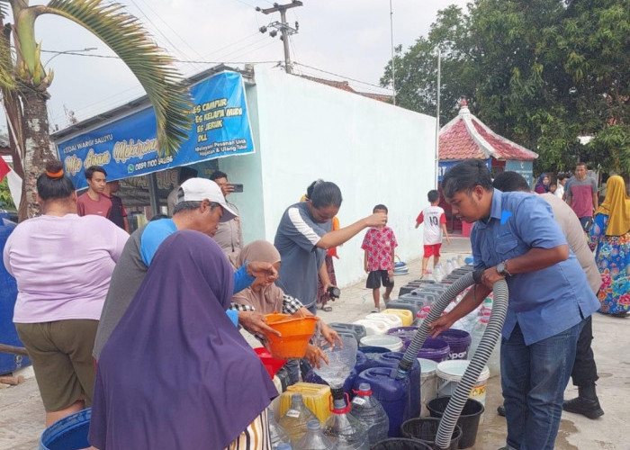 Krisis Air Bersih Melanda Kuningan, PAM Tirta Kamuning Salurkan 104 Ribu Liter ke Warga