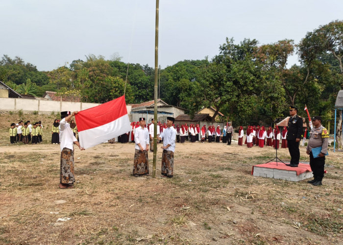 Khidmat! 150 Santri Pondok Pesantren Piderma Ikuti Upacara HUT ke-81 RI