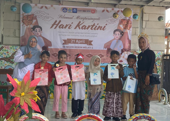 Peringatan Hari Kartini di SDN Kebon Melati 2: Rayakan Keberagaman dengan Busana Adat dan Semangat Inspirasi