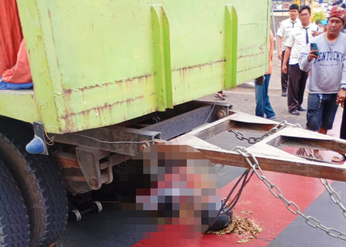 Gagal Salip Truk Gandengan dari Kiri, Warga Kelurahan Kalijaga Terlindas