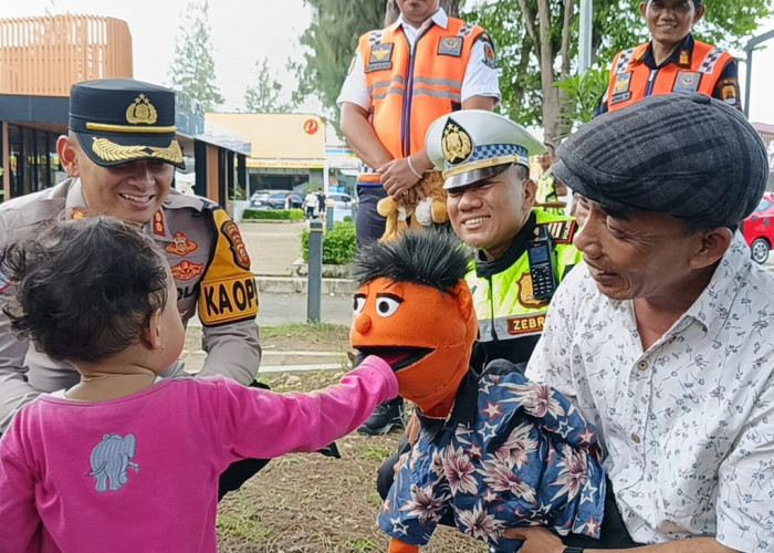 Polres Cirebon Kota Hadirkan Pendongeng di Rest Area KM 207 A Tol Palikanci