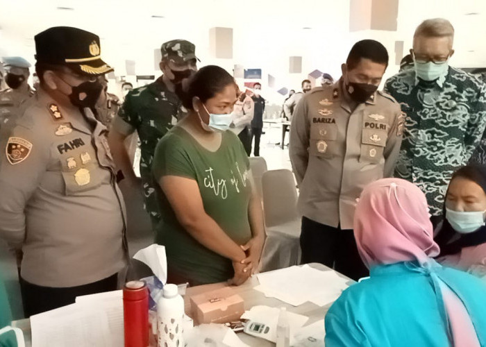Vaksinasi Booster, Kapolres Cirebon Kota: Masih Butuh Waktu untuk 100 Persen