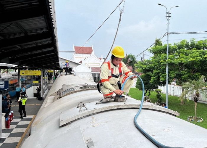 Kebutuhan Air Kereta Api Mencapai 240.000 liter 