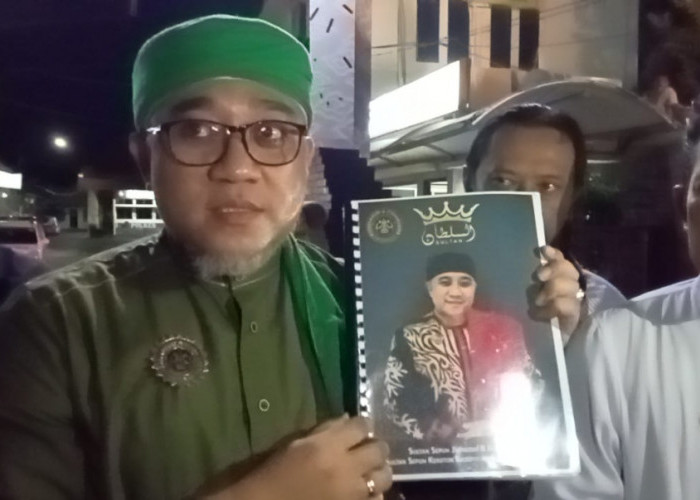 Pangeran Kuda Putih Datangi Mapolres Cirebon Kota Pasca Kericuhan di Alun-alun Sangkala Buana Kasepuhan 