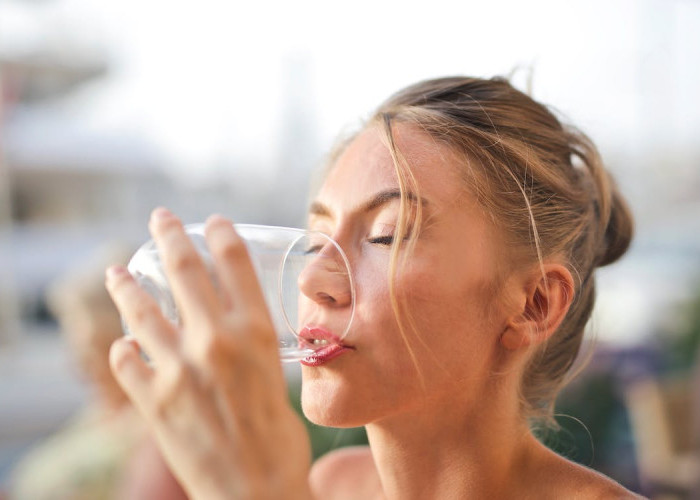 Sering Diabaikan, Ini Dia 10 Manfaat Minum Air Hangat di Pagi Hari, Nomor 7 dan 8 Tak Disangka
