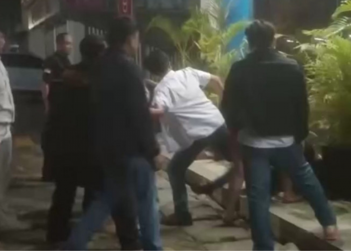 Duduk Santai Lalu Dikeroyok, Pengakuan Warga Cirebon Ini Bikin Publik Bertanya-tanya