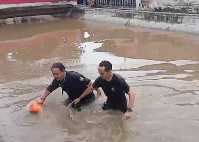 Teguh Minta Masyarakat Kawal Proses Penganggaran untuk Perbaikan Jalan Rusak di Cirebon Timur 