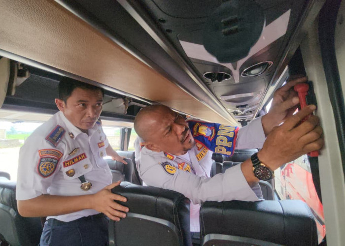 Dishub Kabupaten Cirebon Gelar Ramp Check Armada Bus Jelang Nataru, Inilah yang Mereka Temukan
