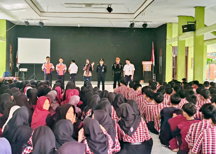 KAI Daop 3 Cirebon Tingkatkan Keselamatan Perkeretaapian Melalui Sosialisasi di Sekolah