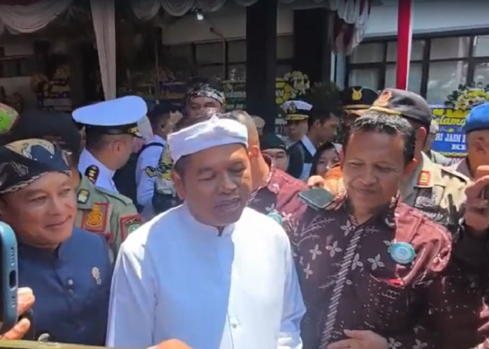 Kado Hari Jadi Kuningan, KDM Guyur Rp100 Miliar untuk Perbaikan Jalan