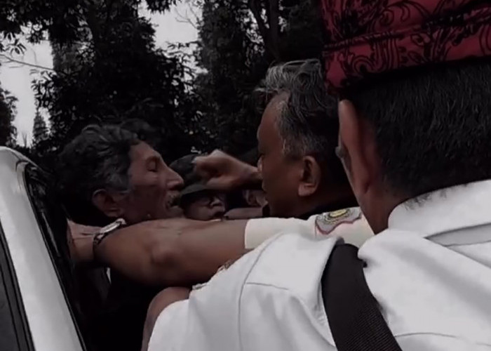 Pentolan LSM Akar Diperkusi di Halaman Setda Kuningan