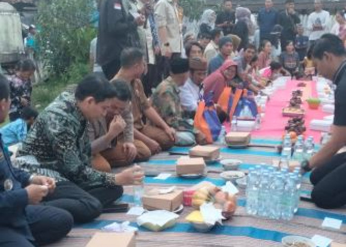 Bupati Lucky Hakim Bukber Bersama Korban Puting Beliung di Jatibarang, Hibur Warga Terdampak