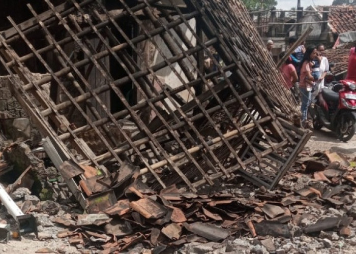 Rumah Keluarga Lesti kejora Ambruk Diguncang Gempa Cianjur: Mohon Pertolonganmu Ya Allah