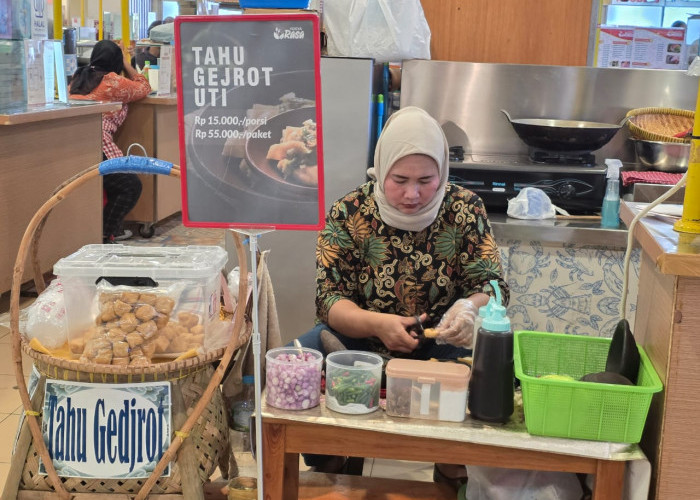 Menikmati Tahu Gejrot Uti, Cita Rasa Khas Cirebon yang Naik Kelas