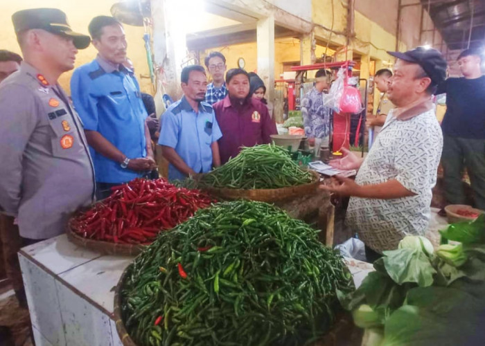 Pantau Harga Kebutuhan Pokok Jelang Ramadan, Kapolres Cirebon Kota Turun ke Pasar Jagasatru