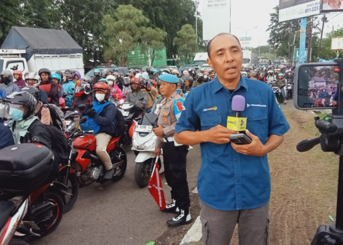 Wartawan di Balik Layar Arus Mudik dan Balik Lebaran 2025, Suka Duka Pemburu Berita