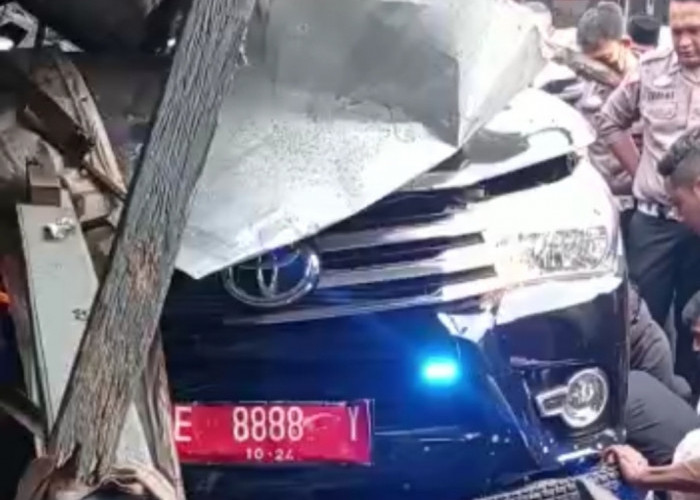 KRONOLOGI Kecelakaan Bupati Kuningan di Sindangagung, Mobil Tiba-tiba Oleng