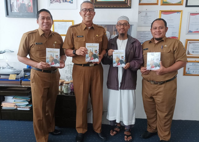 Launching Buku Jejak Pengabdian Birokrat, Kiprah Agus Mulyadi Memajukan Kota Cirebon