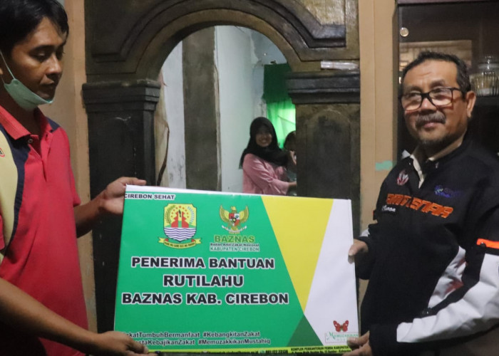Gelar Mubeng, Bupati Cirebon Beri Bantuan Rutilahu dan Lakukan Operasi Pasar Murah