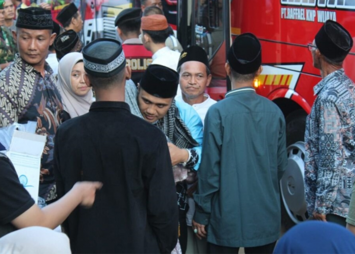 Momen Haru Kepulangan Jemaah Haji Kuningan, 444 Jemaah Tiba dengan Selamat, 1 Masih Dirawat di Jeddah