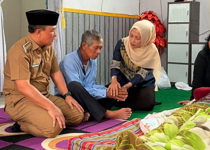Satu Keluarga Tewas di Kecelakaan Ciperna, Bupati Kuningan Pastikan Masa Depan Lovanya Terjamin