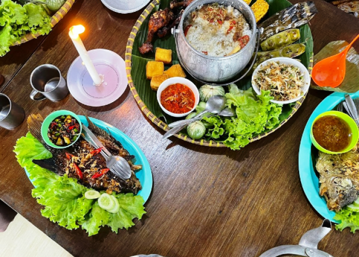 KULINER KUNINGAN, Rumah Makan Khas Sunda dengan Menu Nasi Liwet di Linggarjati